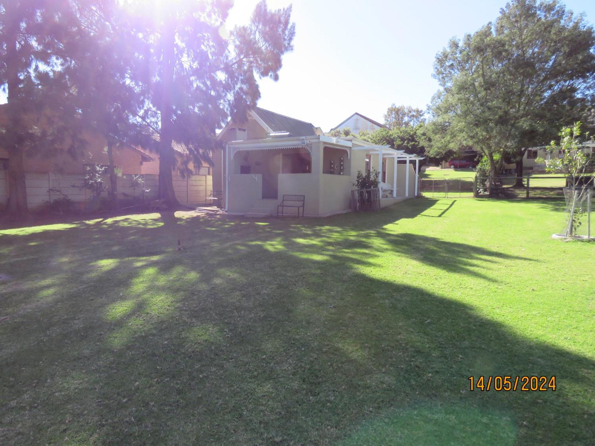 Town And Country Apartment Caledon Bagian luar foto