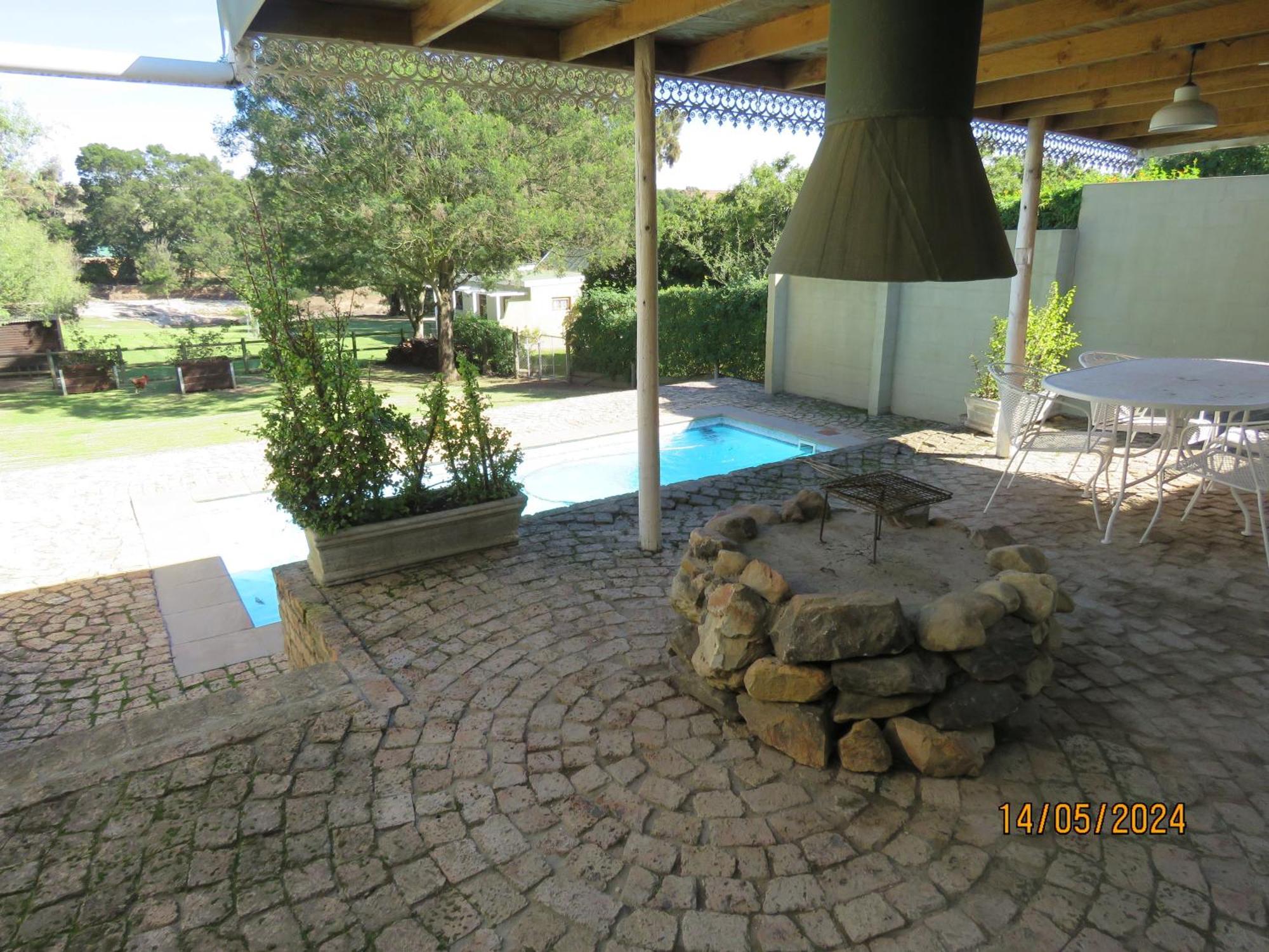 Town And Country Apartment Caledon Bagian luar foto