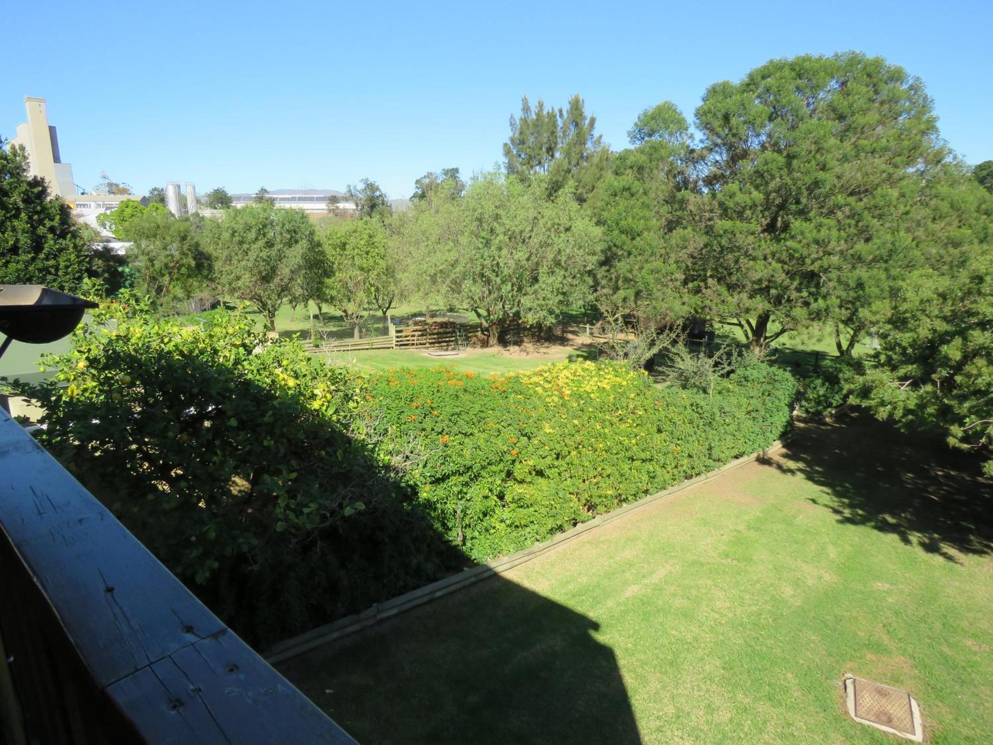 Town And Country Apartment Caledon Bagian luar foto